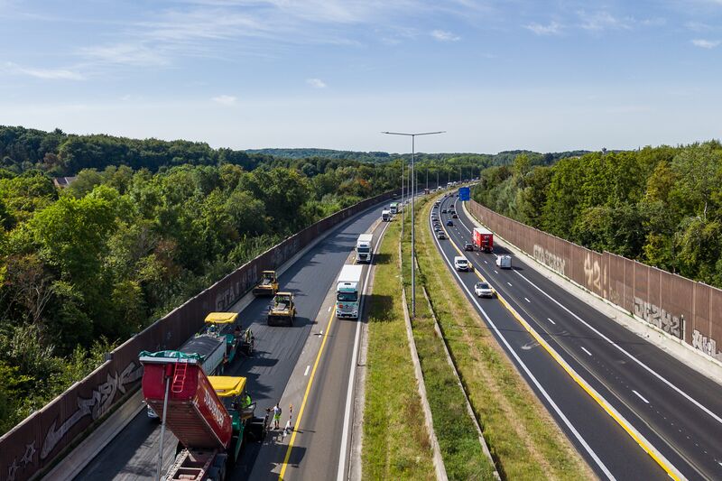 Beeld tijdens asfalteringswerken tussen Beersel en Halle op Brusselse ring