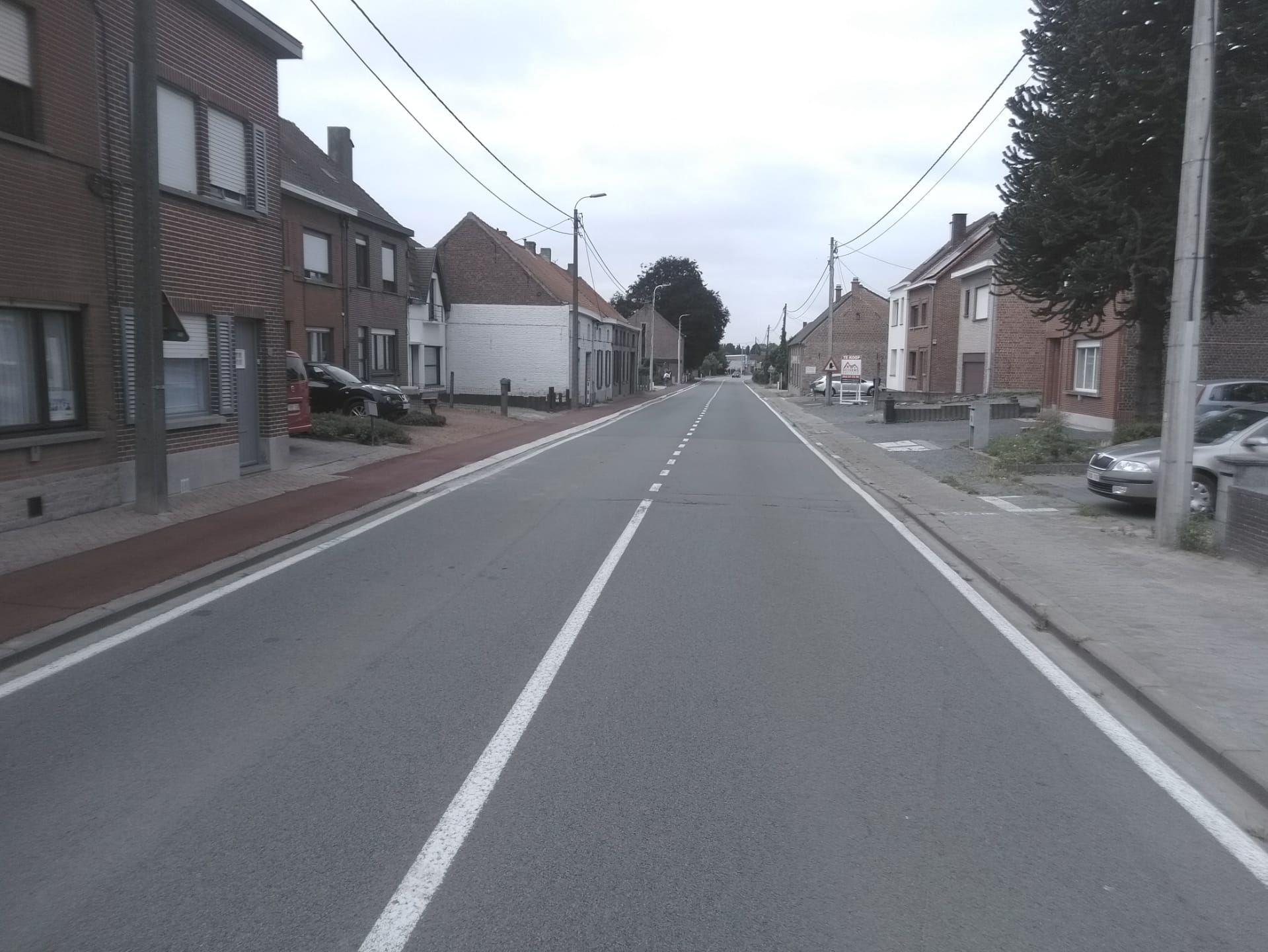 Edingsesteenweg afgewerkt fietspad richting Asse Edingsesteenweg afgewerkt fietspad richting Asse