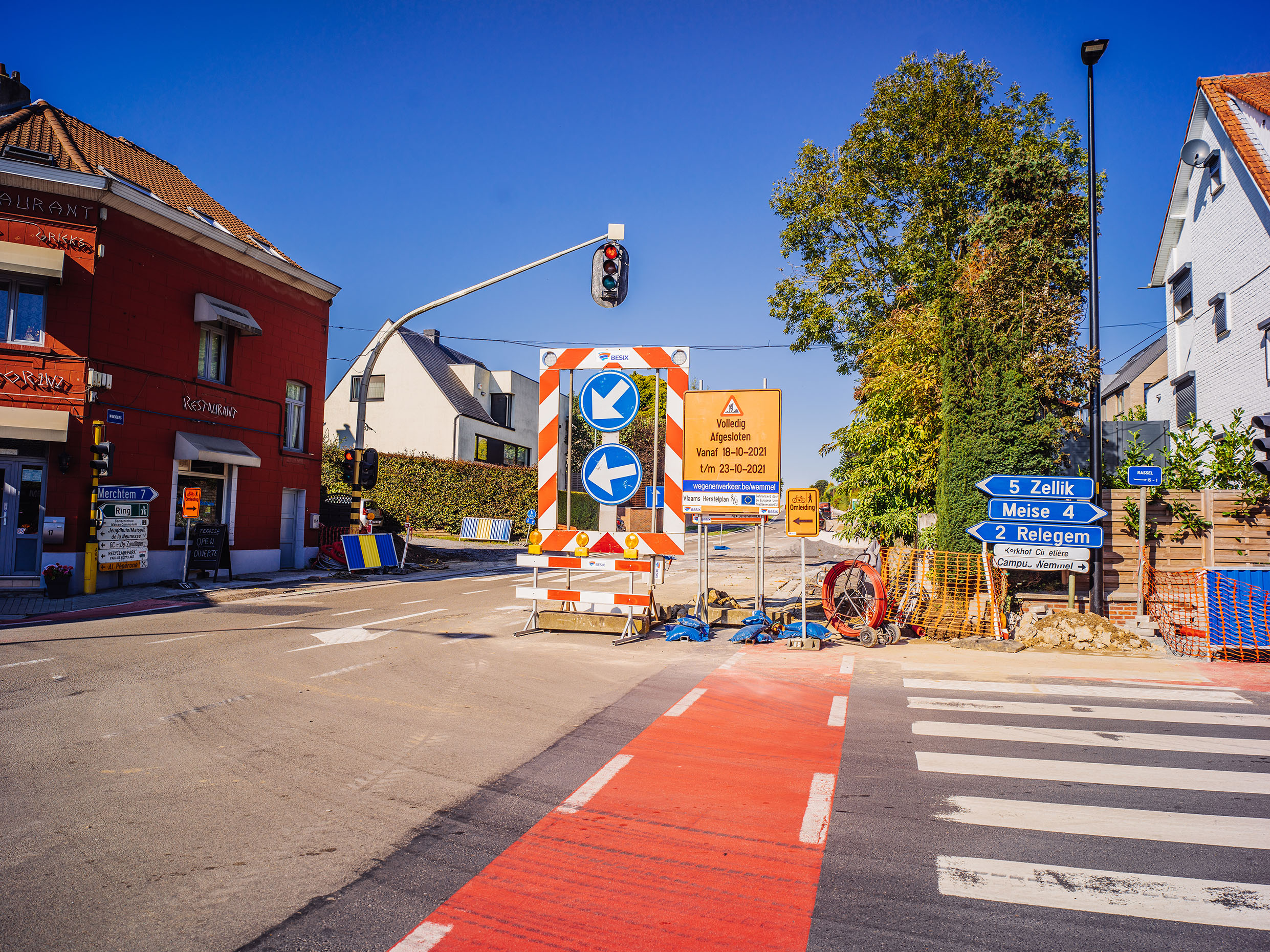 Kruispunt Rassel waar nieuwe verkeerslichten komen tijdens de asfalteringswerken