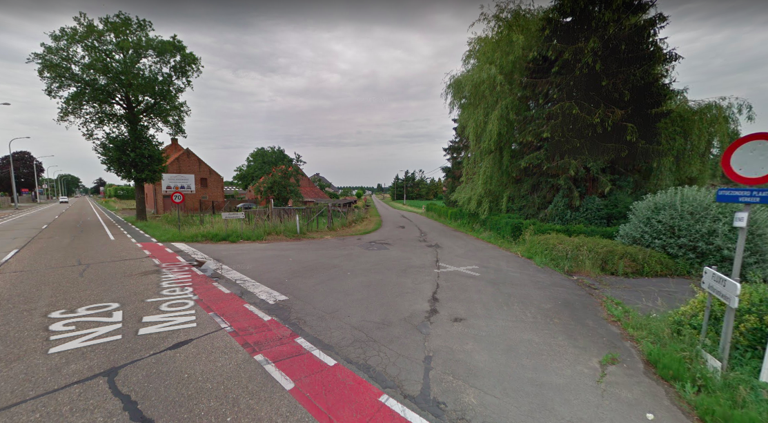 Huidige situatie kruispunt Molenweg Huidige situatie kruispunt Molenweg