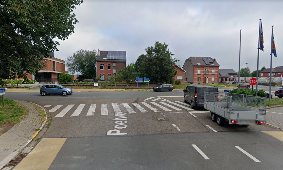Kruispunt Terhulpensesteenweg x Poelweg in Overijse