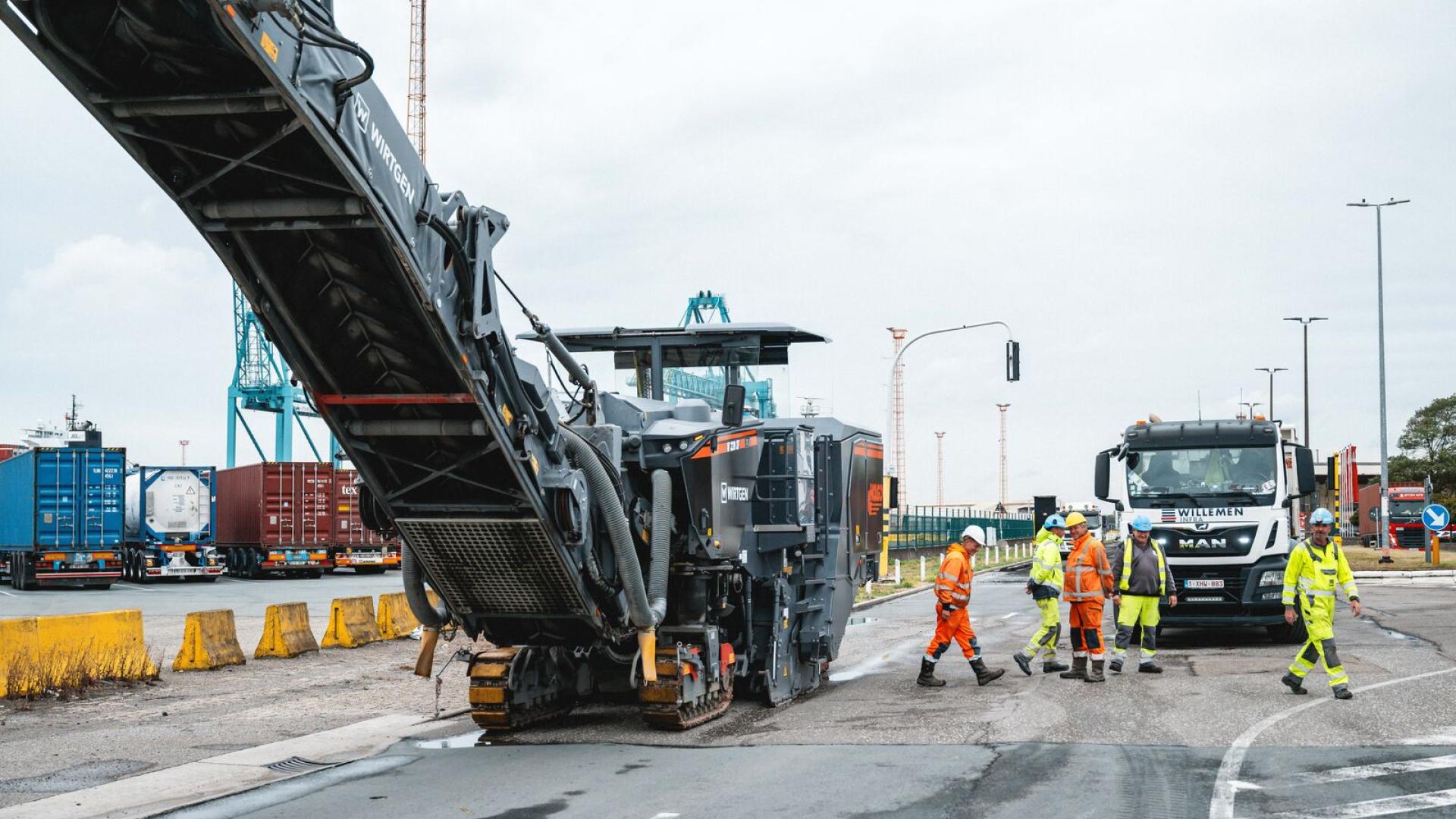 Persmoment start onderhoud havenwegen