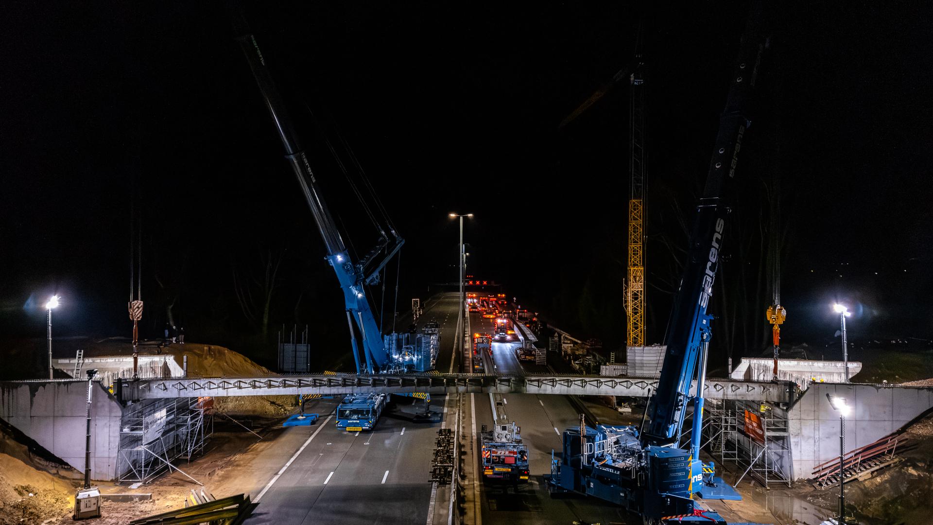 Plaatsen van 6 liggers op beide landhoofden van de nieuwe brug in Dilbeek - 5