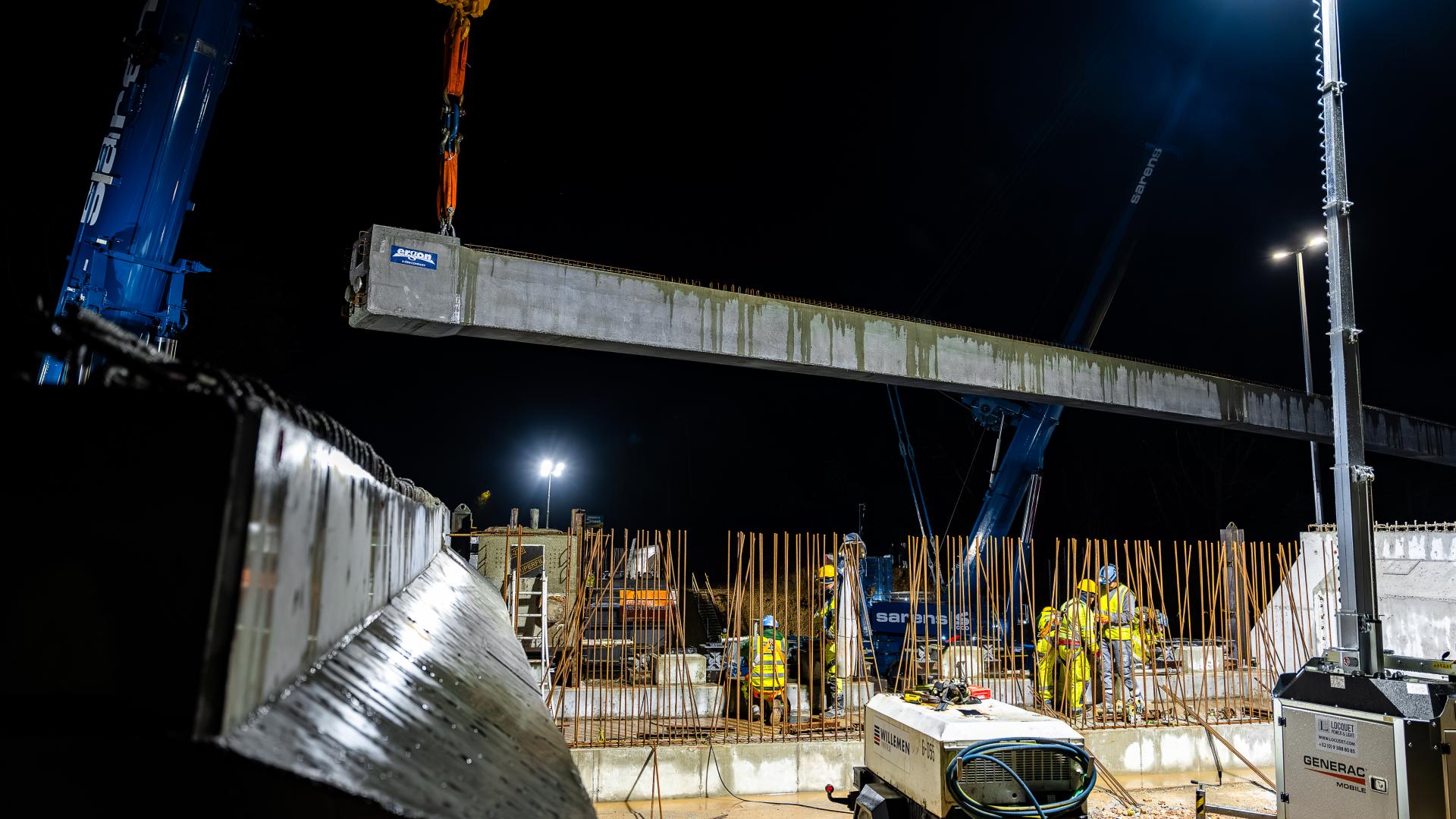 Plaatsen van 6 liggers op beide landhoofden van de nieuwe brug in Dilbeek - 3