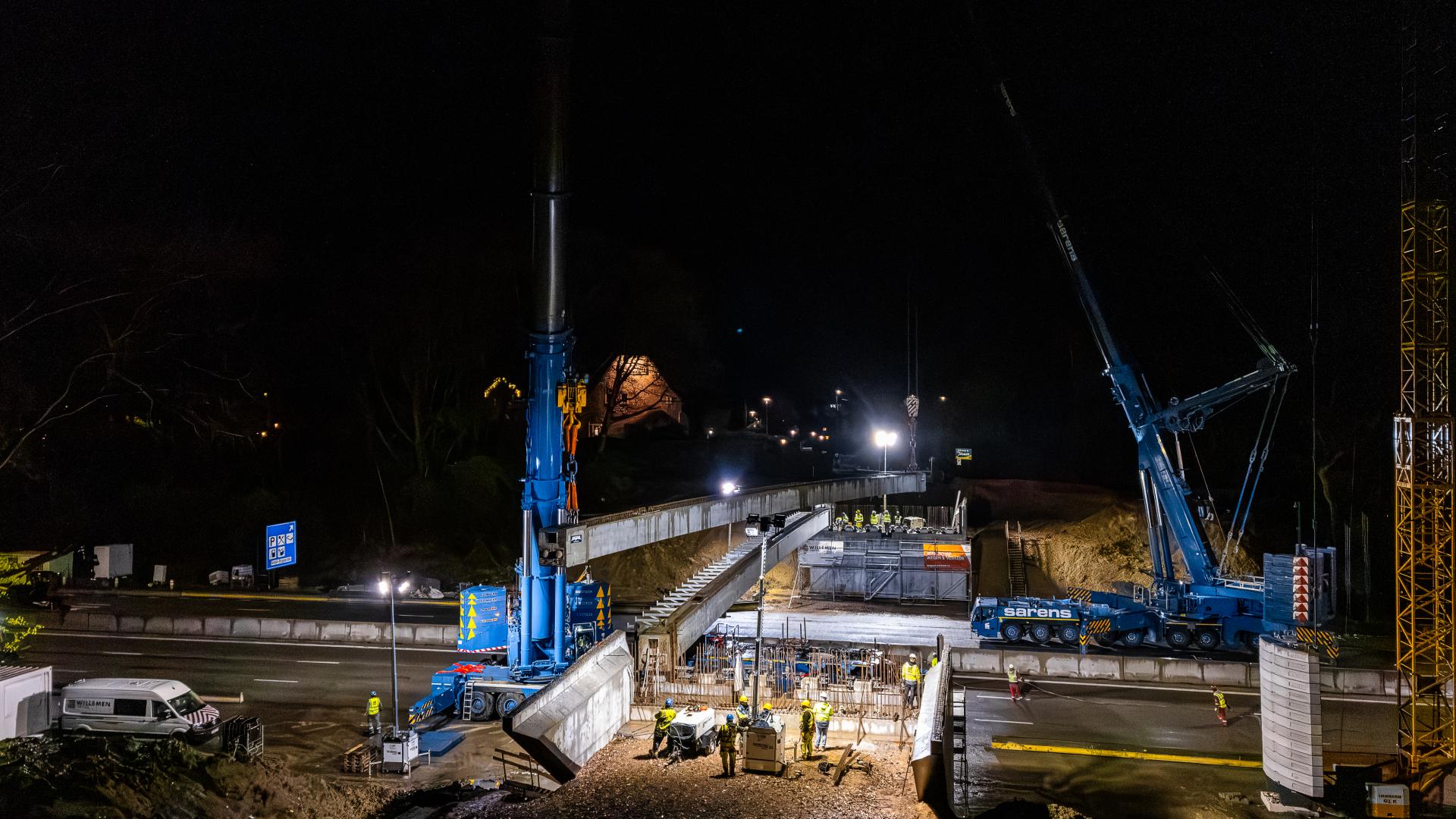 Plaatsen van 6 liggers op beide landhoofden van de nieuwe brug in Dilbeek - 4