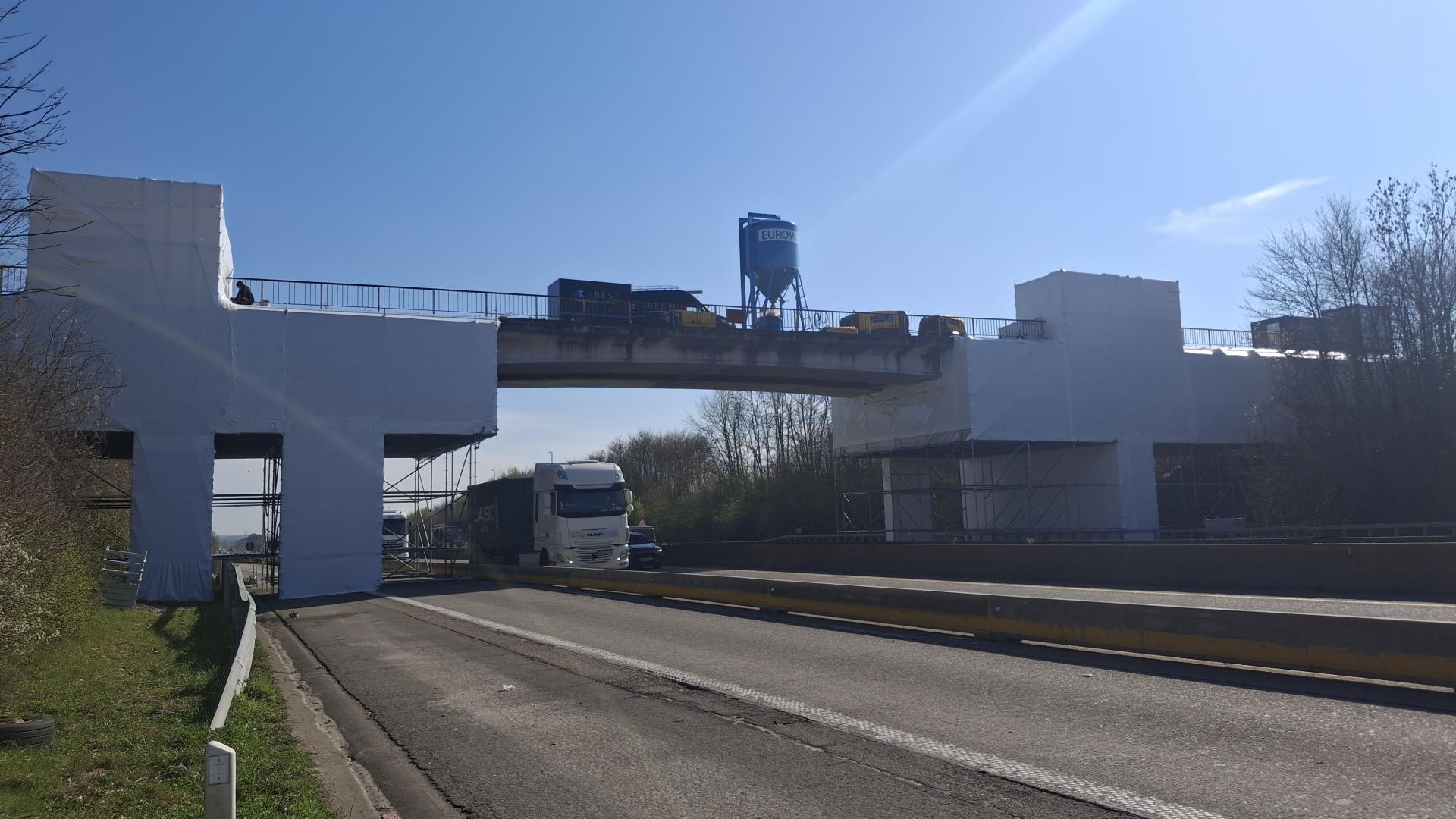 Asbestsanering van brug over E40 aan Huzaarweg