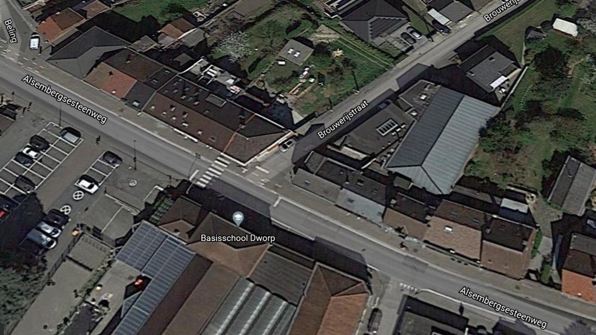 Huidige situatie van het kruispunt Alsembergsesteenweg met de Brouwerijstraat (foto ©: Google Earth)