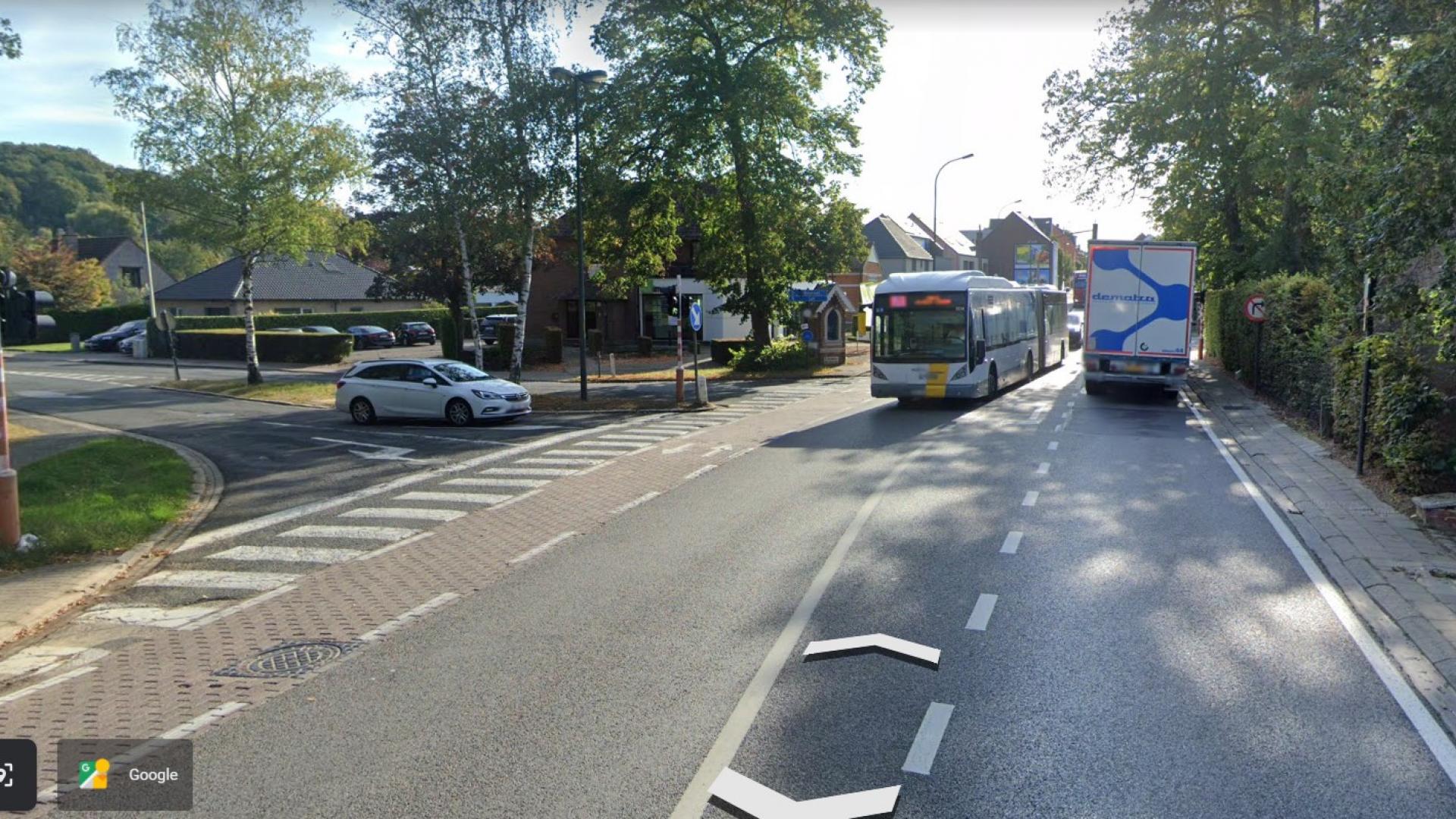 Detailbeeld huidige situatie van het kruispunt Lotsesteenweg met de Alsembergsesteenweg