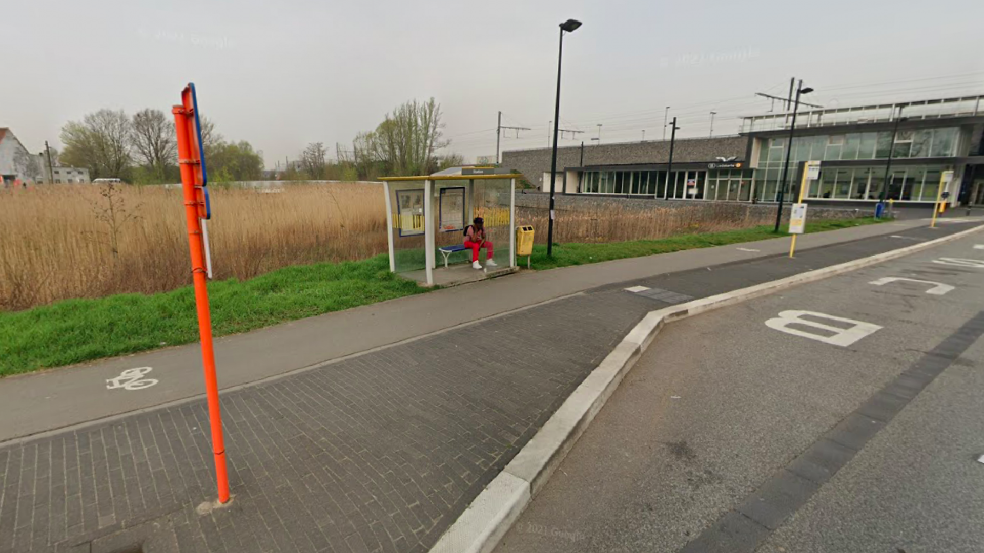 Bushalte Liedekerke Station vandaag_2