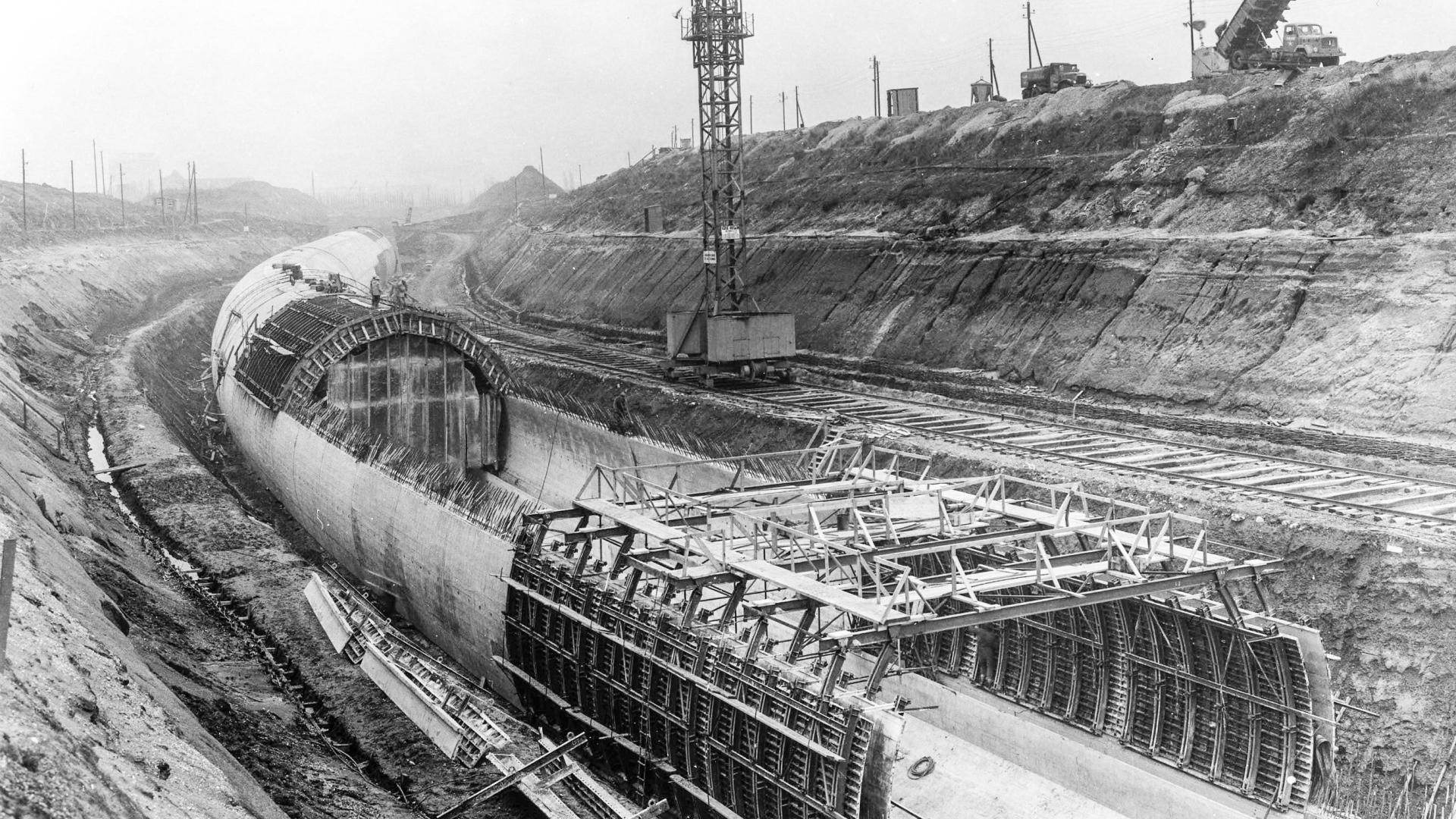 KT - blik in de historie - bouw spoortunnel in open bouwput feb 1966