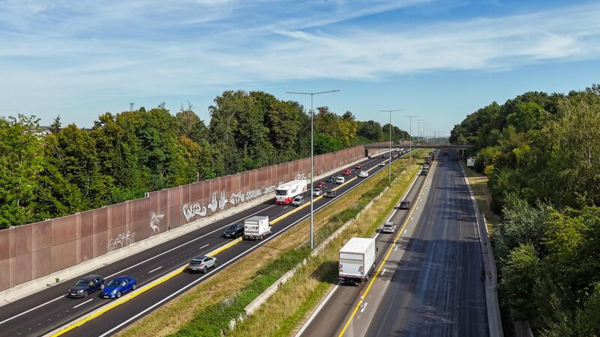 Beeld tijdens asfalteringswerken tussen Beersel en Halle op Brusselse ring