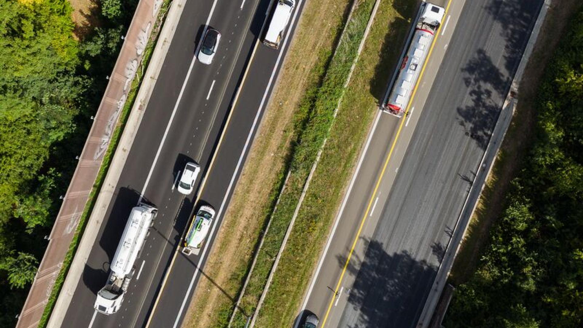 Beeld tijdens asfalteringswerken tussen Beersel en Halle op Brusselse ring