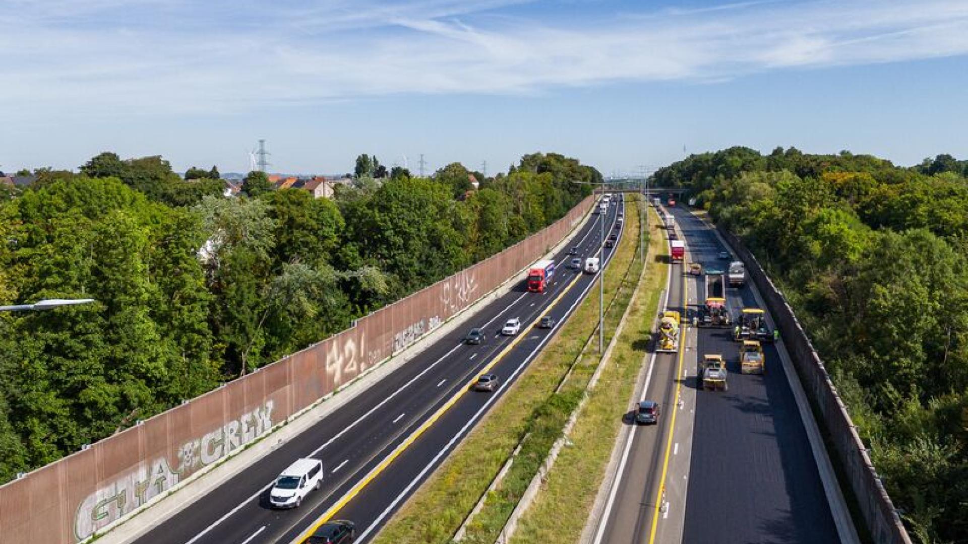 Beeld tijdens asfalteringswerken tussen Beersel en Halle op Brusselse ring
