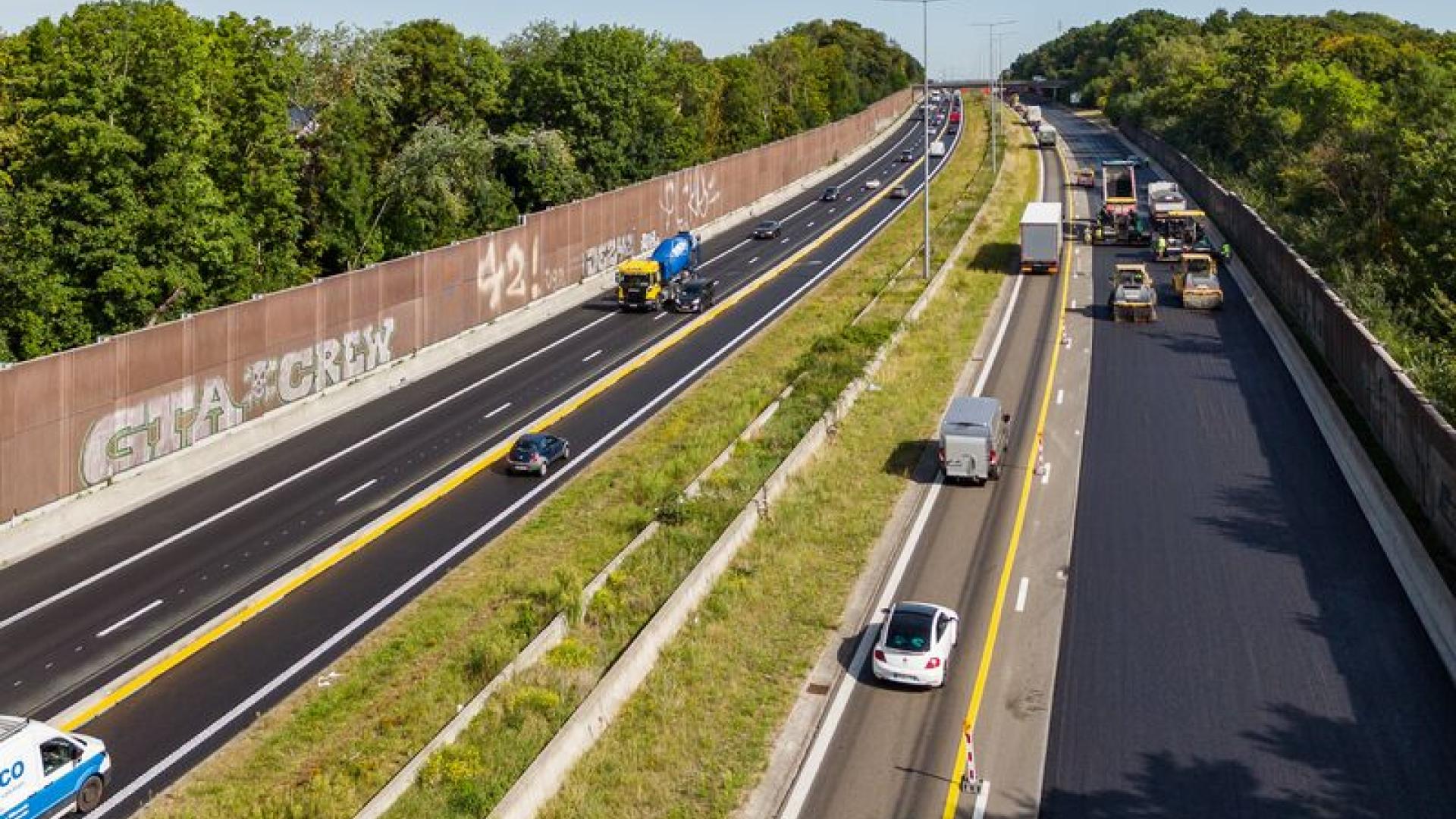 Beeld tijdens asfalteringswerken tussen Beersel en Halle op Brusselse ring