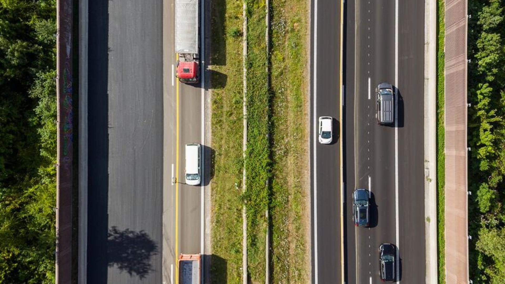 Beeld tijdens asfalteringswerken tussen Beersel en Halle op Brusselse ring