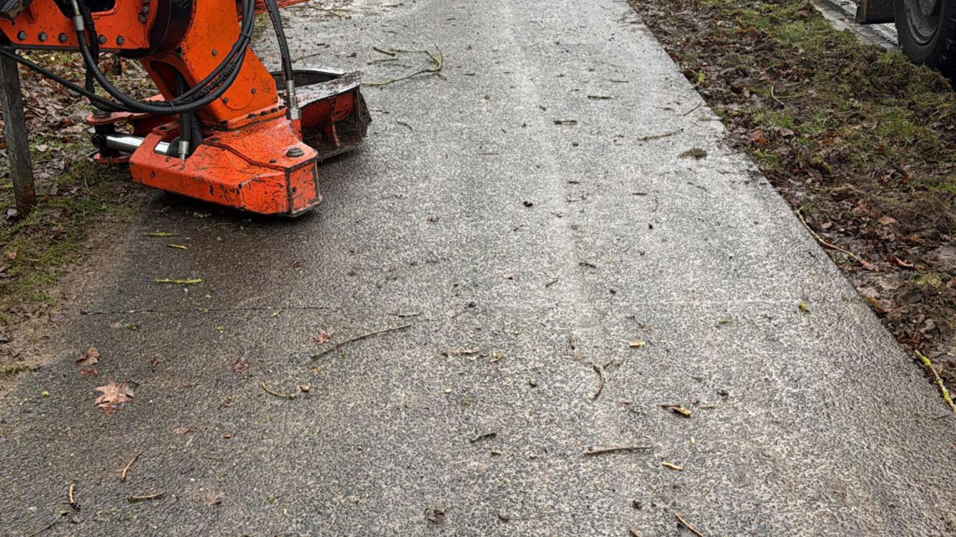 Rooiwerken langs fietspad richting Leuven - volg de wegomlegging aan de kruispunten naar het fietspad aan de overkant richting Brussel aub