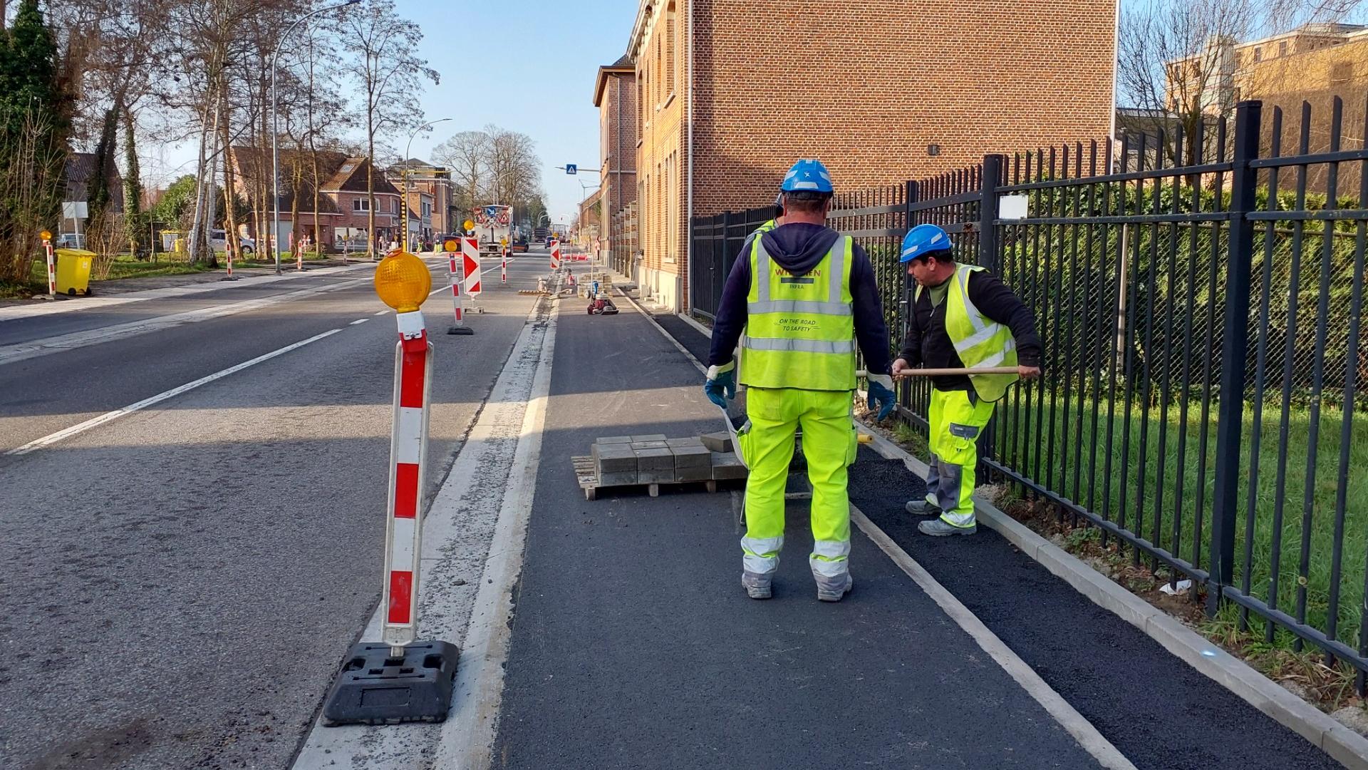 Februari_laatste afwerkingen asfalt van fietspaden en markeringen_4
