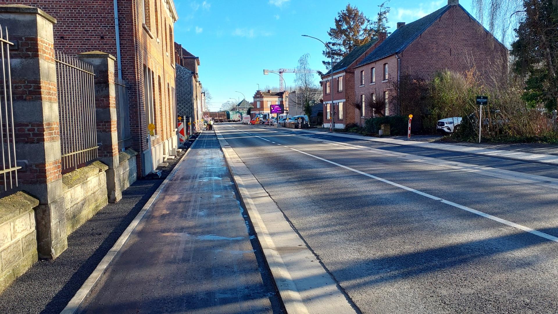Februari_laatste afwerkingen asfalt van fietspaden en markeringen_7