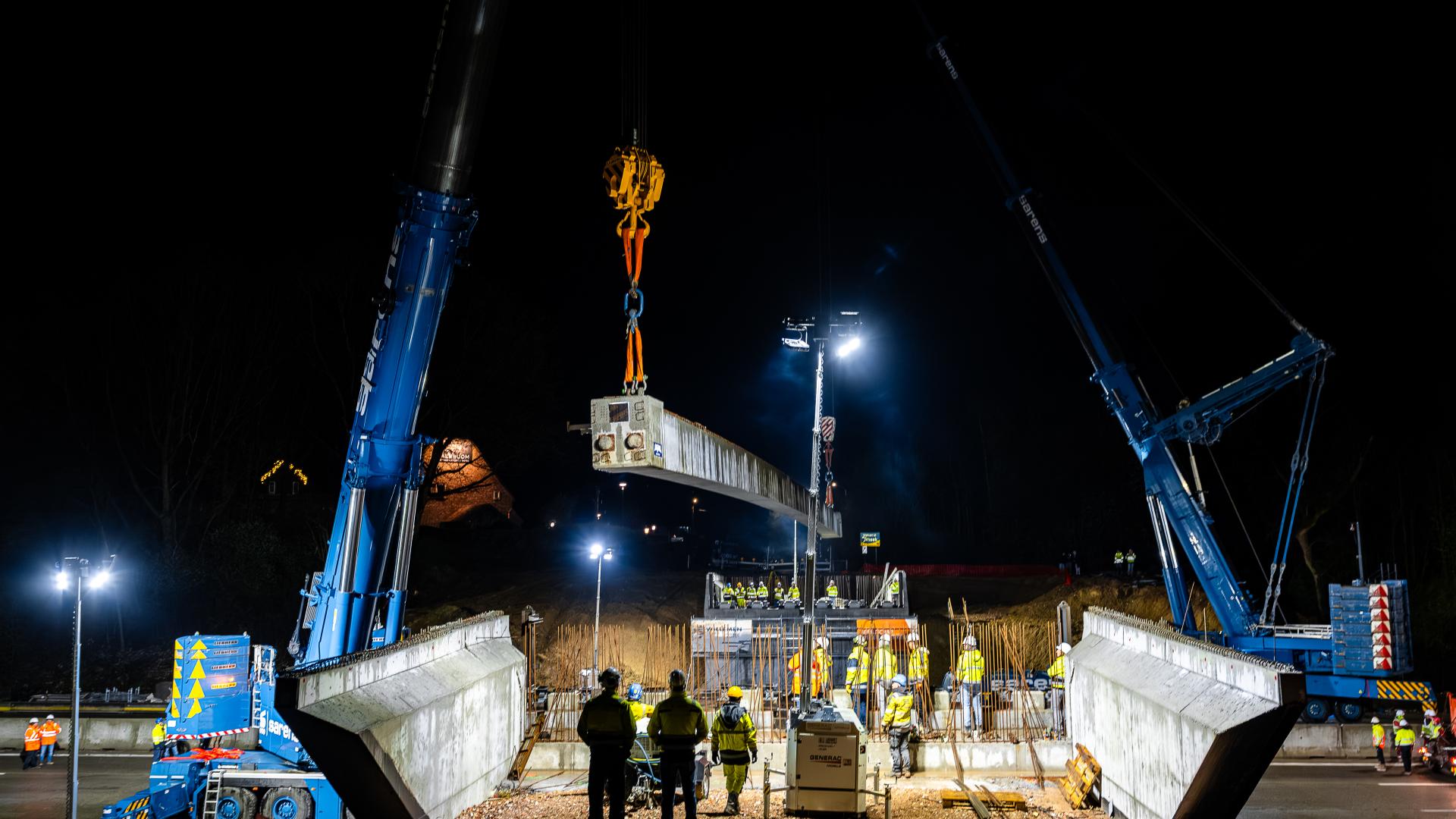 Plaatsen van 6 liggers op beide landhoofden van de nieuwe brug in Dilbeek - 3