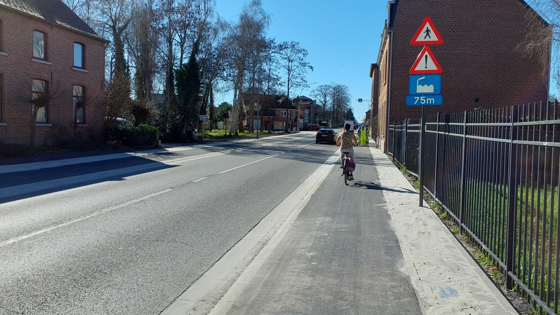 Beeld Provinciesteenweg na de werken aan voet- en fietspaden in Haacht 2