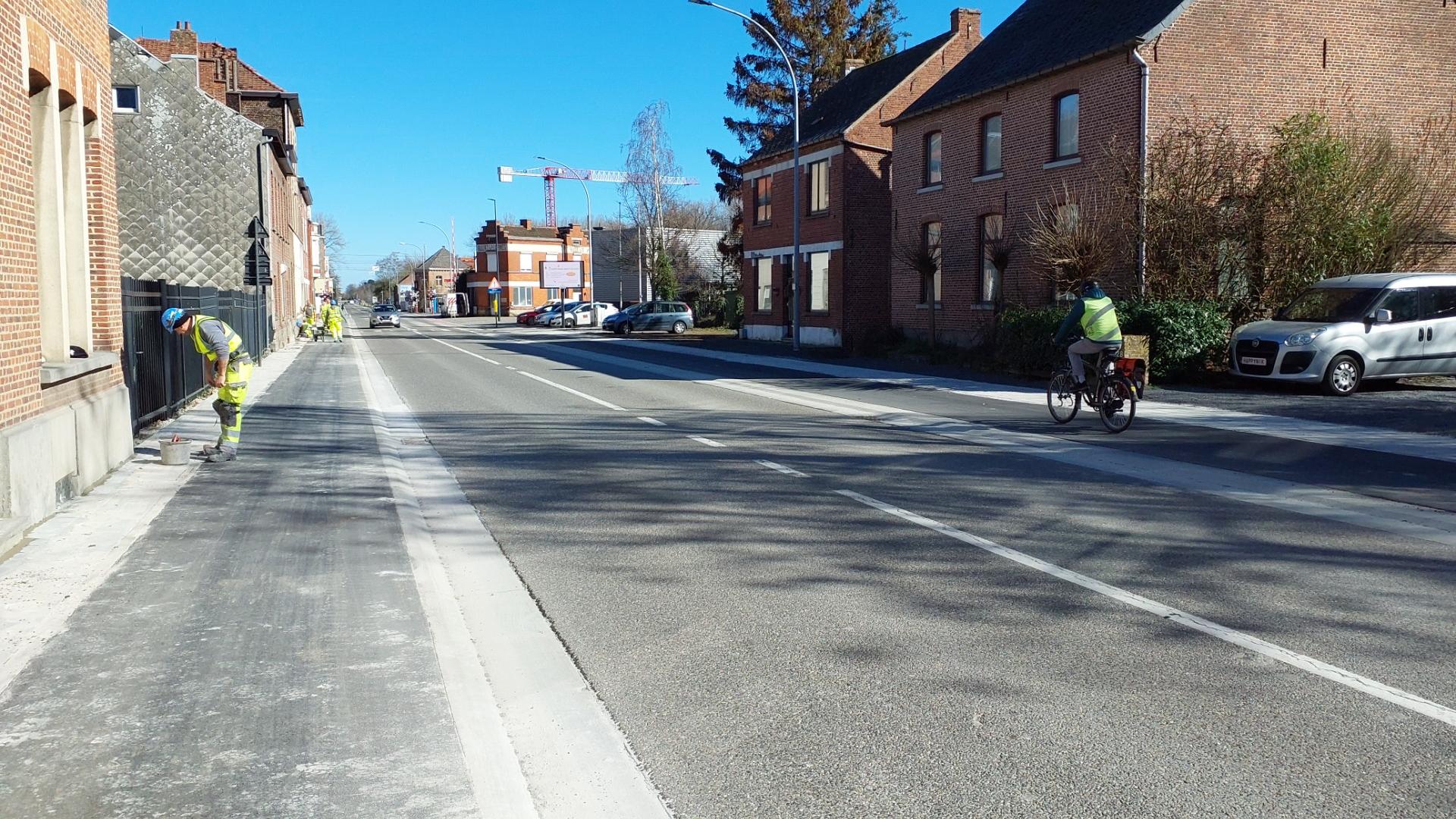Beeld Provinciesteenweg na de werken aan voet- en fietspaden in Haacht
