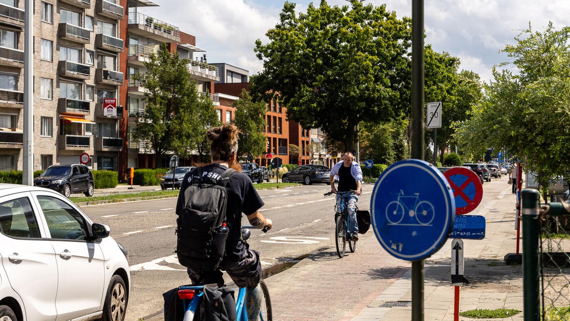 N1-Mechelsesteenweg-Mortsel- fiets- en voetpad richting Edegem