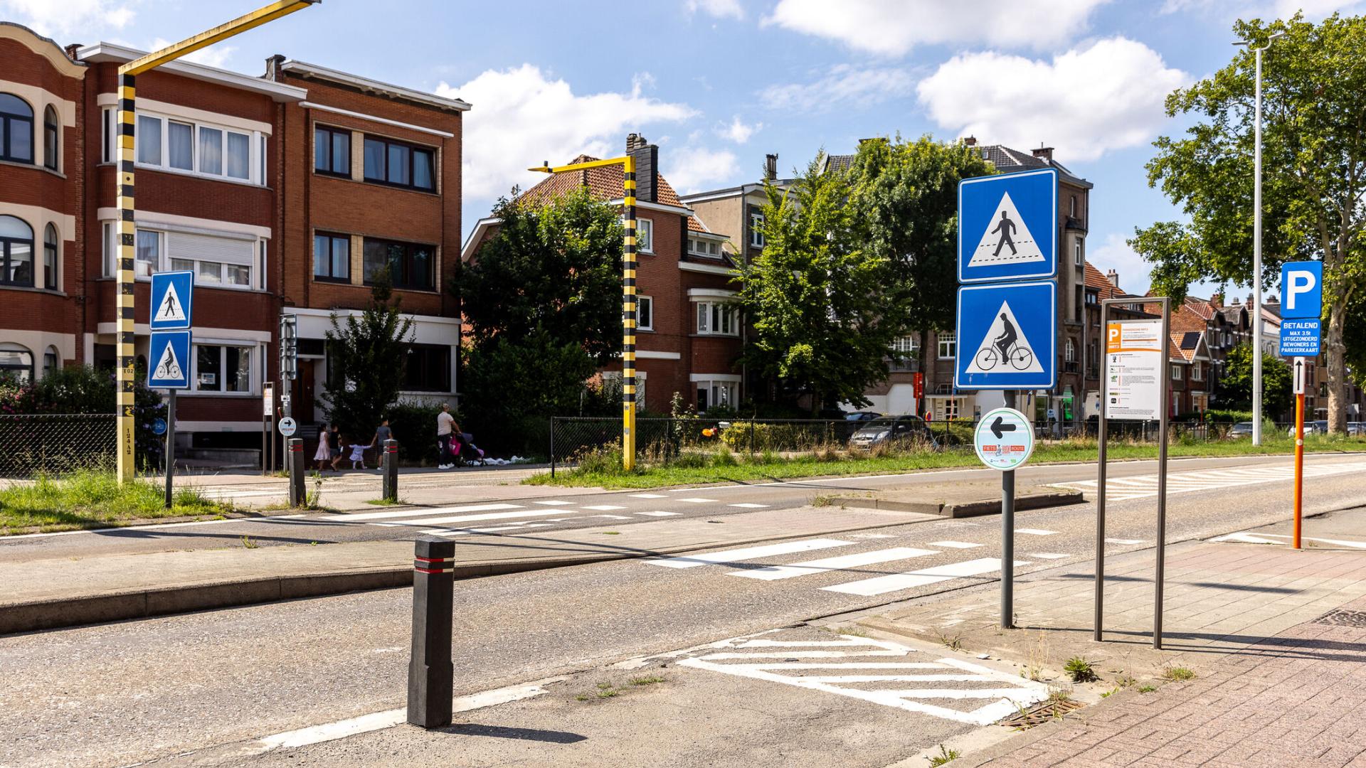 N1-Mechelsesteenweg-Mortsel- oversteekplaats t.h.v. Floralaan