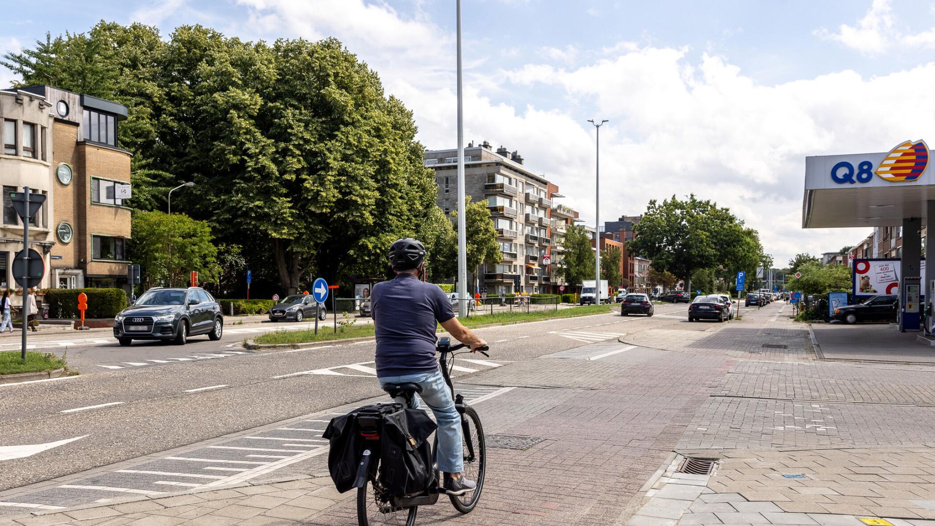 N1-Mechelsesteenweg-Mortsel- N1 en fietspad richting Edegem