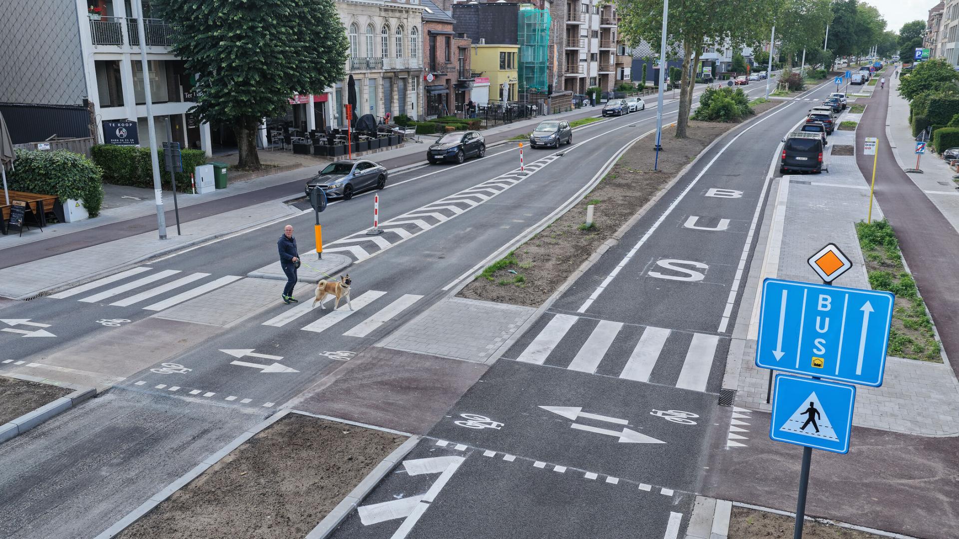 N1_Mortsel_HeraanlegMechelsesteenweg_EindeWerken - wegopbouw t.h.v. Gemeenteplein richting Edegem