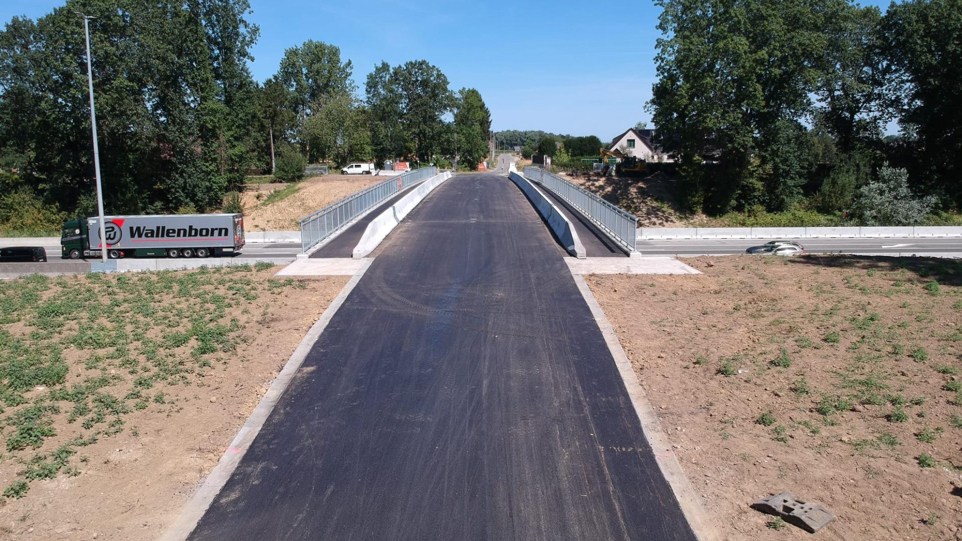Vernieuwde brug aan Jozef Mertensstraat over E40 in Dilbeek_4