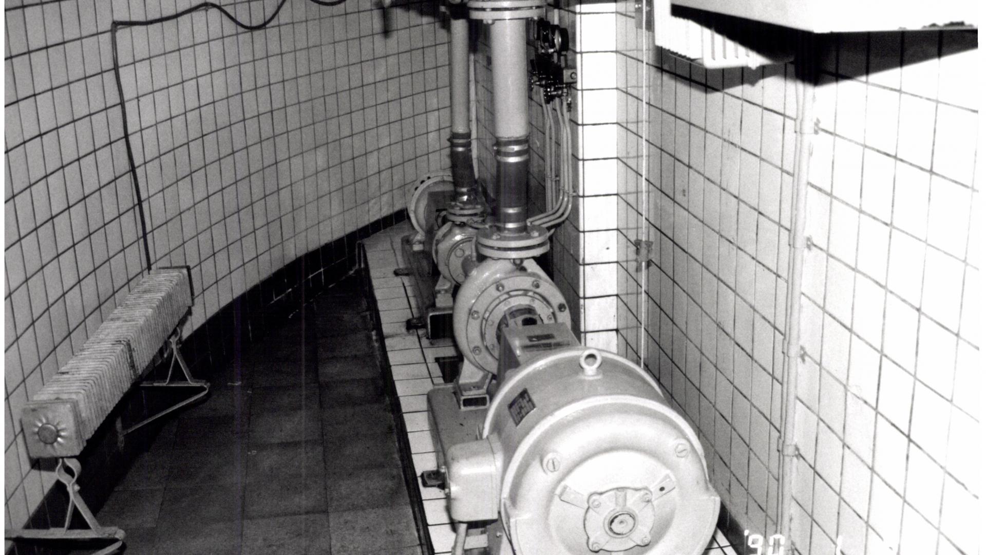 Sint-Annatunnel: pompen in de machinekamer. Foto genomen in 1990.