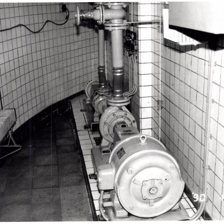 Sint-Annatunnel: pompen in de machinekamer. Foto genomen in 1990.