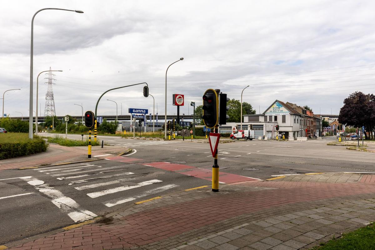 Het kruispunt met de Kerklaan vandaag.