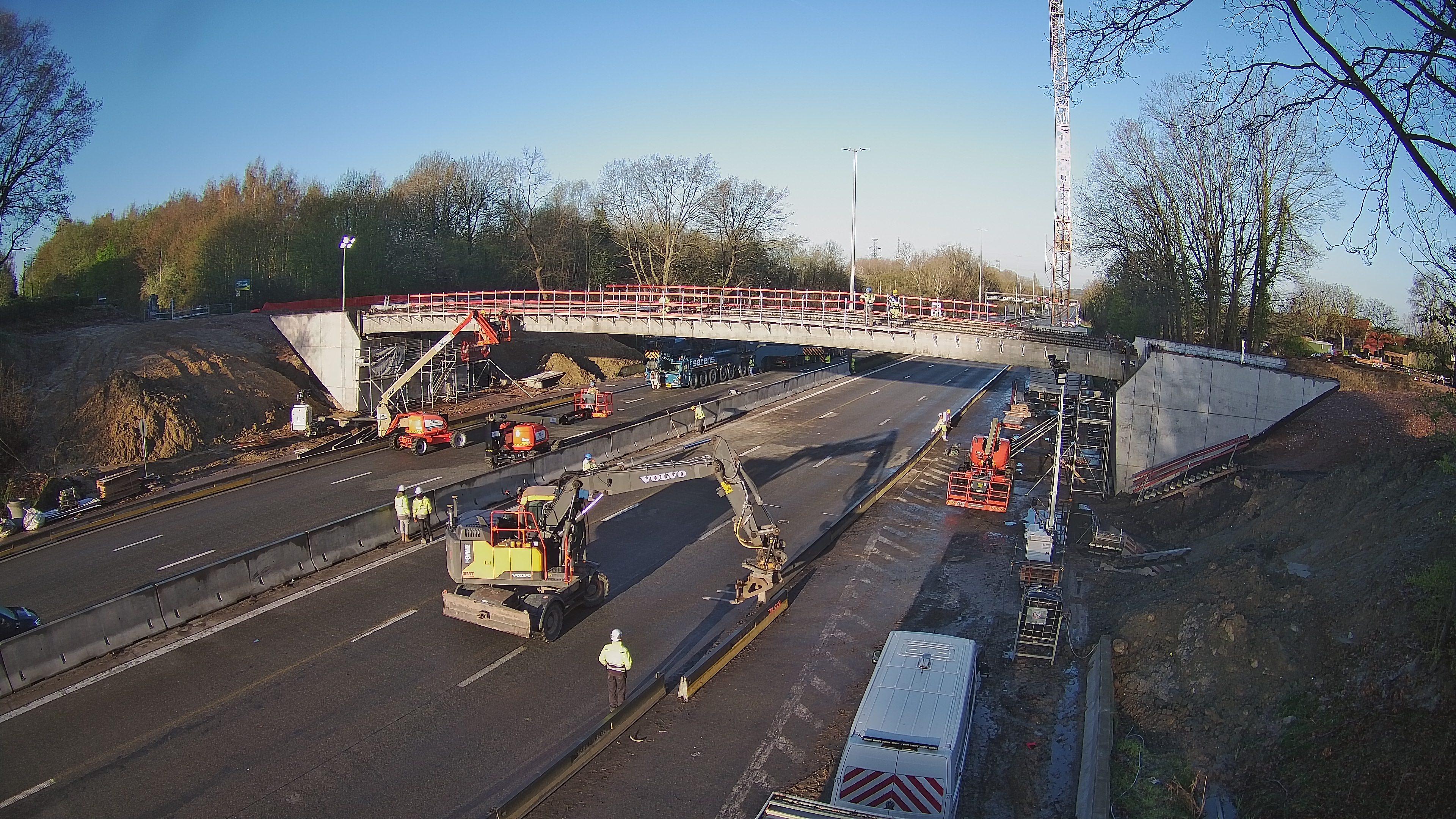 Voorbereidende werken voor verdere afwerking van de brug 1