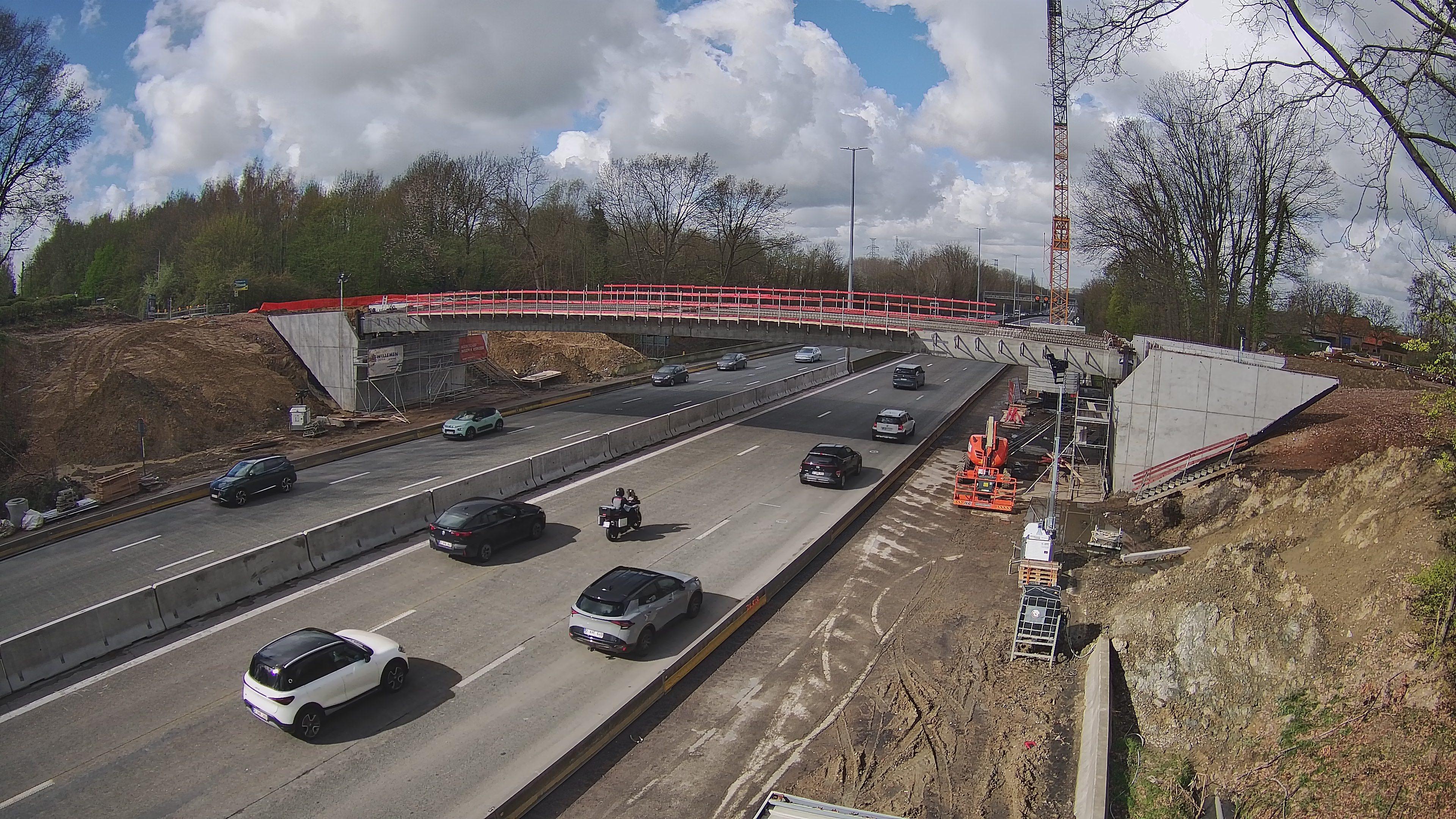 Voorbereidende werken voor verdere afwerking van de brug 2