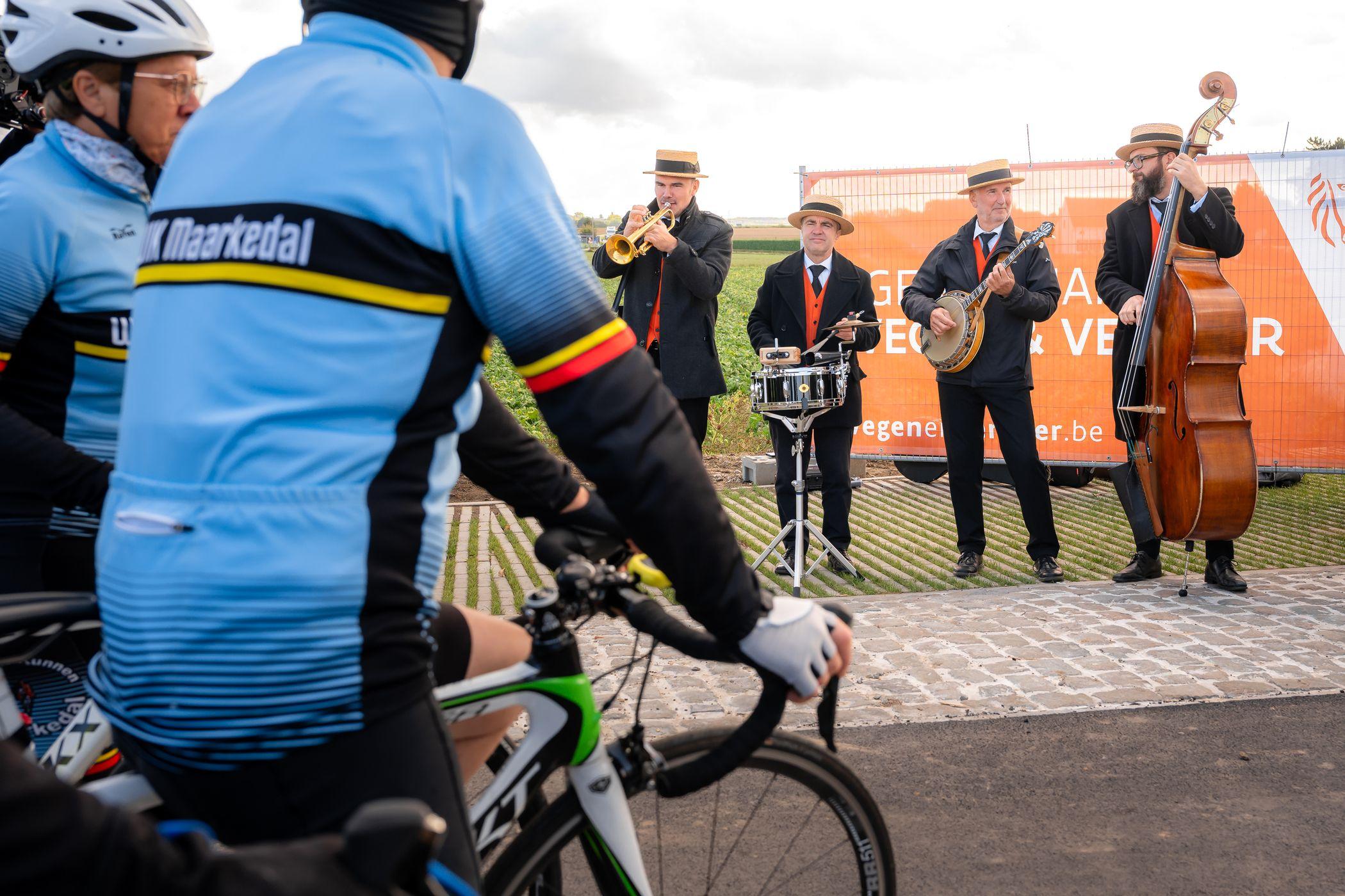 Sfeerbeeld van openingsfeest Lange Leupe in Oudenaarde